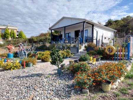 Akköy Çiçekli Bahçede Deniz Ve Doğa Manzaralı Satılık Müstakl Ev