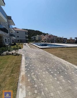 Havuzlu Sitede Sıfır 1+1 60 M2 Ön Cephe Daire Sahile 1200m Mesafede