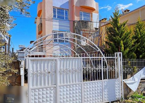 Özcan Gyo'dan Turgut Özala Yürüme Mesafesinde 3 Katlı Villa