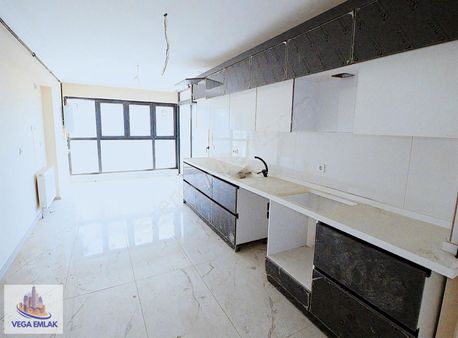 Vega Emlak'tan Güneşevlerde 4+1 Sıfır Site Daire