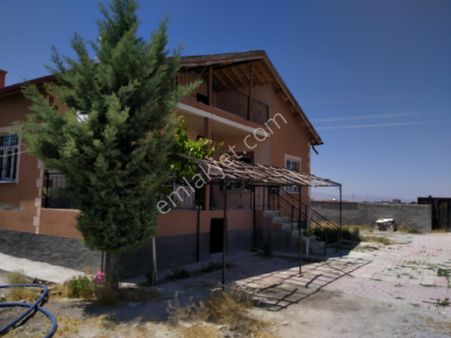 Konya Meram Aliulvi Kurucu Mah Satılık 5400 Metrekare Tarla İcinde2 Adet Müstakil Ev Ve Cardağı