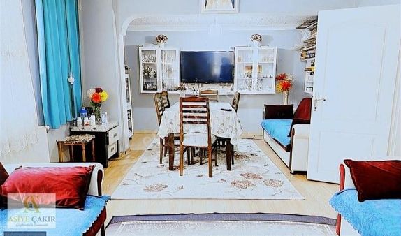 Soğanlı Meydanda 3+1 140m2 Bahçe Teraslı Masrafsız