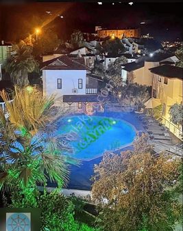 Gemlik Karacaali De Denize Sıfır Site İçi Havuzlu Triplex Villa