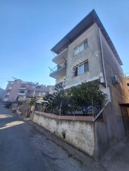 Umut Mahallesinde 3 Katlı Komple Bina Satılık