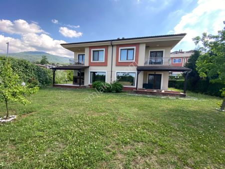 Kartepe Park Sitesinde Eşyalı Ve Mobilyalı Kiralık Müstakil Bahçeli Villa