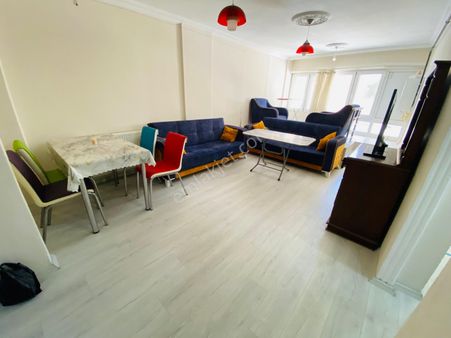 Üçyol Meydan Yakınında Full Eşyalı Doğalgazlı Arakat Daire