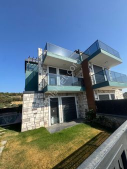 Turyap Foça'dan Reva Konaklarında Satılık 3+1 Lüks Villa