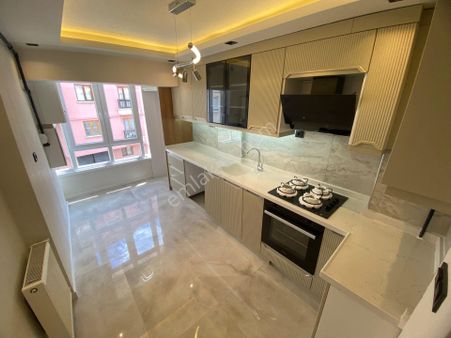 Çamabaşı Cad Üzeri Katta Mega Lux Yapılı Asansörlü 3+1