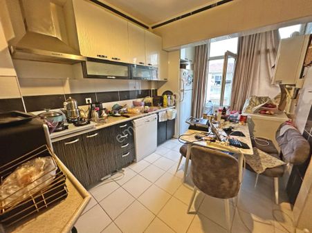 Şafaktepe Park Yakınında Katta Manzaralı Yapılı 3+1 Satılık Daire