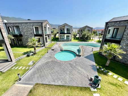 Gümüşden 405m² Arsa İçerisinde Tasarımıyla Göz Dolduran Müstakil