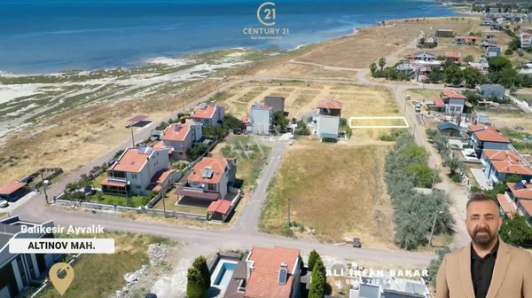 Ayvalık Altınova'da Denize Sıfır Site İçinde 247 M² Villa Arsası