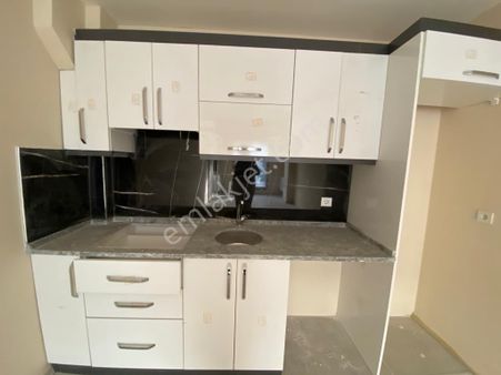 Zeki Emlak'tan Manisa Muradiye'de Ara Kat 2+1 Kiralık Daire