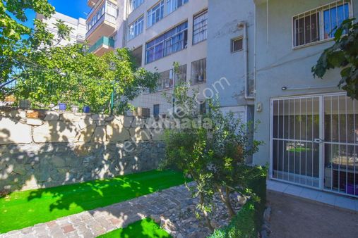 Kuşadası Merkez'de Sağlık Ocağı Yanında Satılık 2+1 Bahçe Katı