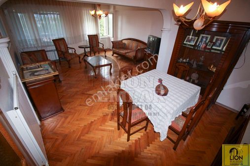 Zübeyde Hanım Caddesi Üzerinde 2+1 2 Adet Dairenin Birleşiminden Oluşan Emsalsiz Satılık Daire