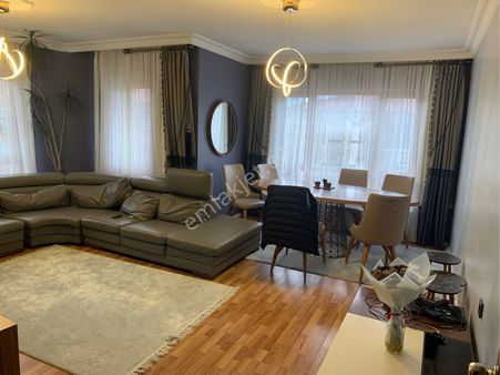 Moda Gayrimenkul’den Hüseyin Gazi Göbeğe Yakın Güney Cephe 6+1 Dublex