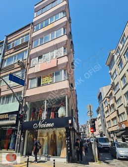 Kadıköy Altıyolda Ana Caddede Köşe 1 Kat Satılık Ofis