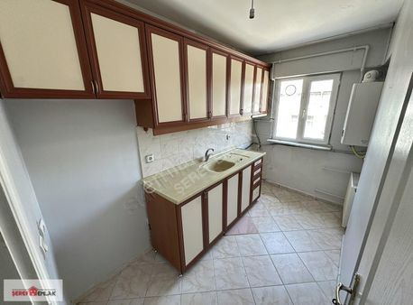 Şeref Emlaktan Yenidoğan Mahallesinde 2. Kat Balkonlu Daire