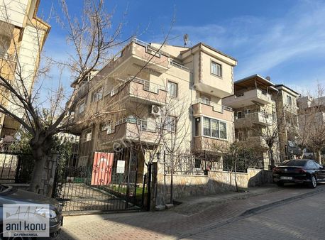 Anıl Konu'dan Gümüştepe Yakamoz Evleri Satılık 7+1 Bahçeli Villa