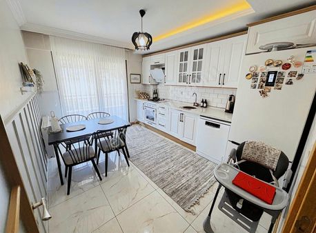 Akgün'den Lüks 3+1 Doğalgazlı Geniş Daire