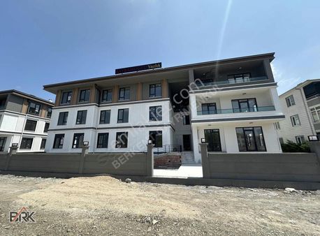 Serdivan Yazlık 3. Kat Güney Cepheli Kapalı Otoparklı Lüks 3+1