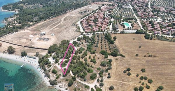 Milas Bozbük'te Emsali Olmayan 1034 M2 Denize Sıfır Tarla