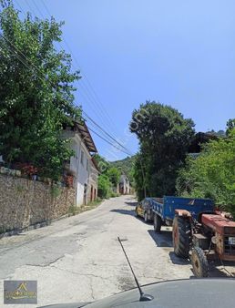 Fethiye Üzümlü'de Satılık Müstakil Kargır Ev Ve Avlu