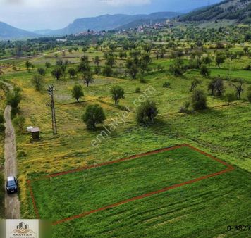 Salda Yolu Üzerinde Satılık Tarla