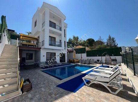 Bodrum Adabükü'nde Mükemmel Manzaralı 5+1 Müstakil Havuzlu Villa