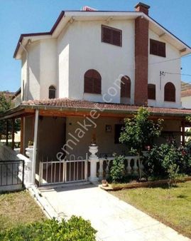 🌿 Kuşadası Davutlar’da Satılık Lüks Villa! 🌊✨ Deniz Kenarında Huzurlu Bir Yaşam Sizi Bekliyor! ✨