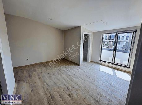 Çengelköy'de Ferah Şehir Manzaralı Dubleks Daire