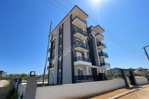 Realty World Anka’dan Yeniköy Merkezde Sıfır Bina 2+1 Ayrı Mutfak