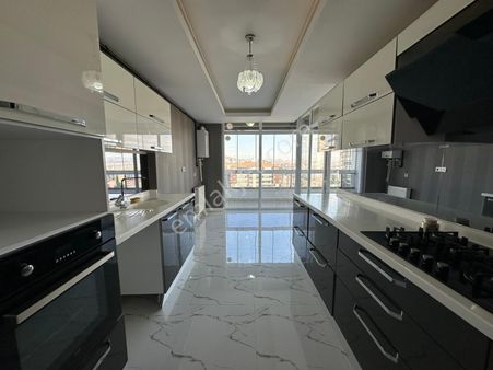 Pamuklar'da Ebeveyn Banyolu Site İçerisinde 4.5+1 Satılık Daire