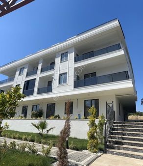 Büyükçekmece Celaliye Mahallesinde Teraslı Ve Bahçe Kullanımlı 2+1 Daire!