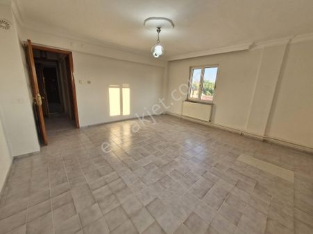 Ön Emlak'tan Burhaniye Mahkeme Mah. Okullar Bölgesinde Kiralık Ferah 3+1 Daire!