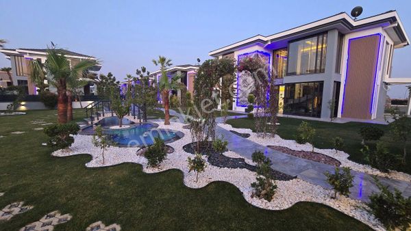 Didim Efeleler’de Lüks Ve Güvenlikli Sitede Satılık Villalar