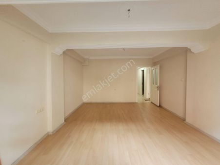 Bornova İnönü'de Semt Pazarı Yakını Kiralık Doğalgazlı Daire