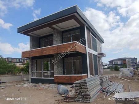 Baglıca Zirve Caddesinde Alttan Istmalı 6+2 Kupon Villa