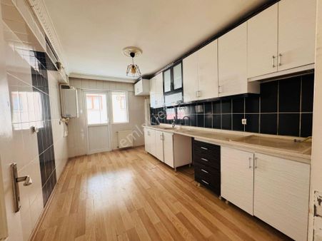 Şirintepe'de Merkezi Konumda Asansörlü Katta 3+1 Satılık Daire !!!