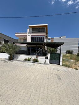 🏠 Şakran Mahallesi - Denize Sıfır Tripleks Yazlık 📍 160 M² | Kış Bahçeli | Eşsiz Konum