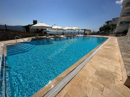 Muhteşem Deniz Manzaralı 3+1 Bahçe Dublexi