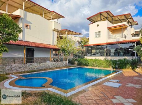 Akbük Merkezde Havuzlu Satılık 3+1 Tam Müstakil Villa