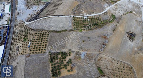 Aliağa Şehitkemal Köyün'de Çanakkale Yoluna 200 Mt Satılık Tarla