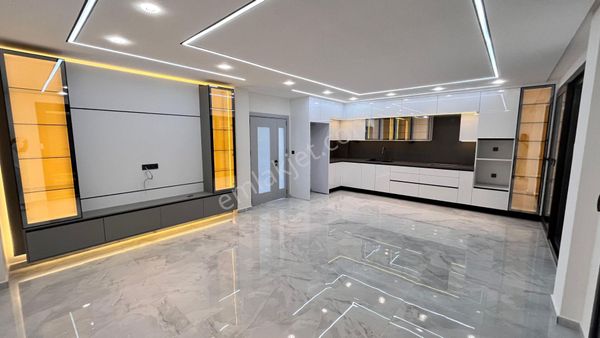 Didim Mavişehir'de Havuzlu Geniş 4+1 Villa Satılıktır