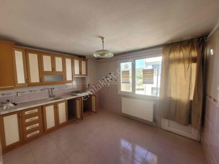 Meta'dan Kiralık Doğalgazlı Çatı Katı Daire