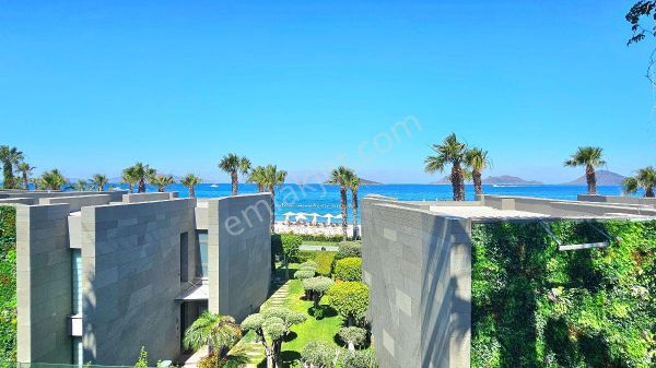 Bodrum Turgutreis'te Satılık Denize Sıfır Özel Kum Plajlı Sitede Bahçeli 3+1 Dubleks Rezidans