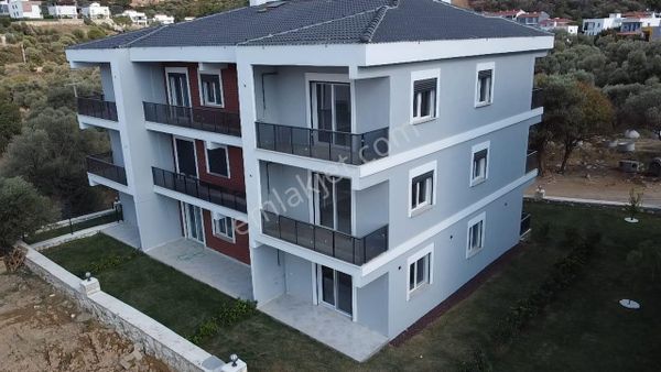 Yeni Foça'da Müstakil Bahçeli 2+1 Eşyalı Kiralık Daire