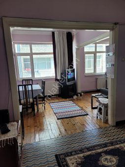 Burç Emlak'tan Gazi Refik Sokakta- 2 Oda, Salon, 80 M2 3.kat Kombili Çift Cepheli Daire