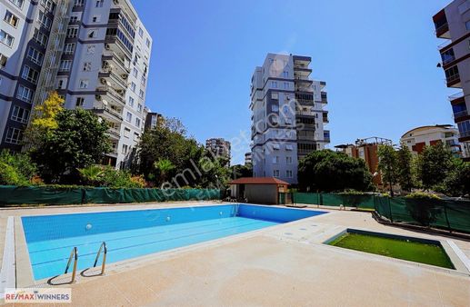 12. Caddede Havuzlu Sitede 3+1 Satılık Daire