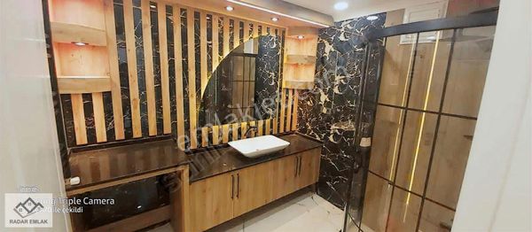 Konak Güzelyalı Mahallesinde 3+1 Yüksek Giriş Bakımlı Daire