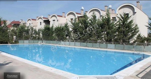 Finansman'dan..havuzlu..geniş Bahçeli..köşe Ferah Villa